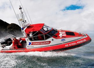 Six waka ama paddlers pulled from Whanganui River