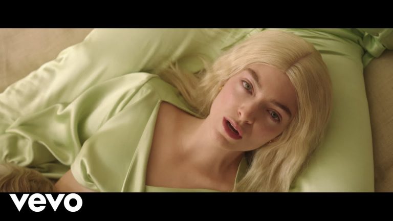 WATCH: Lorde has gone platinum blonde in her new ‘Mood Ring’ music video